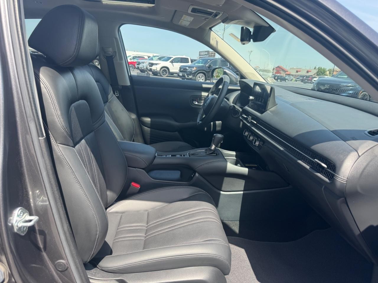 Honda HR-V Vehicle Full-screen Gallery Image 17
