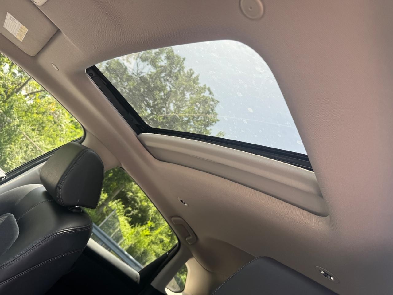 Honda HR-V Vehicle Full-screen Gallery Image 19