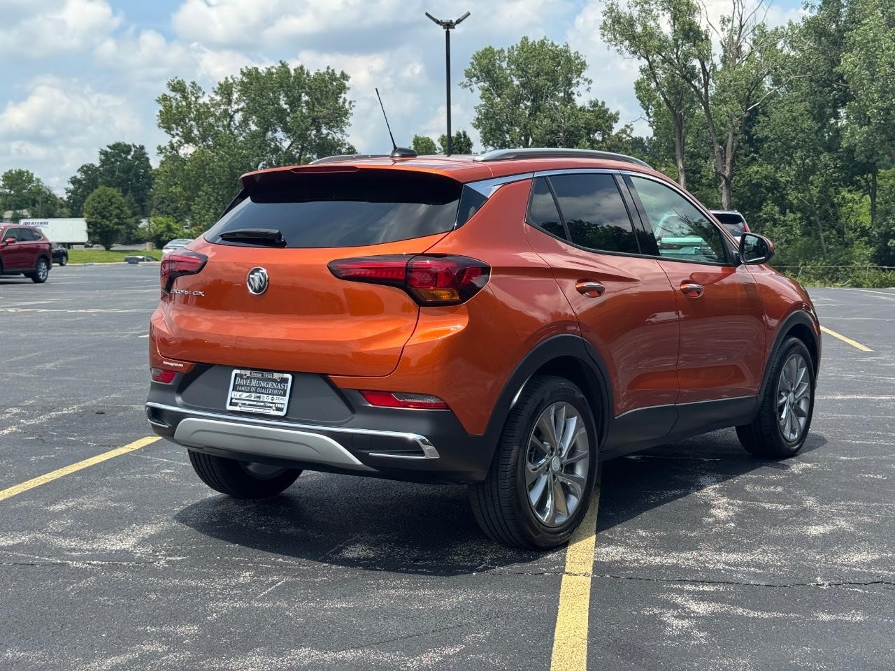 Buick Encore GX Vehicle Full-screen Gallery Image 04