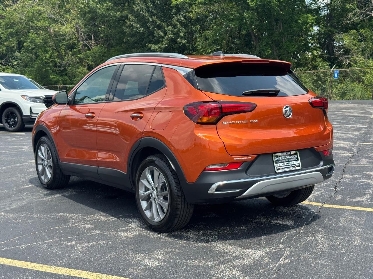 Buick Encore GX Vehicle Full-screen Gallery Image 07