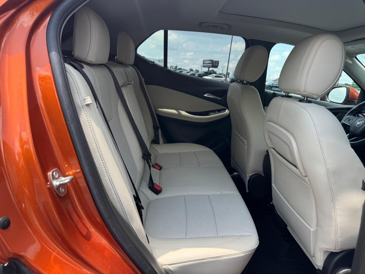 Buick Encore GX Vehicle Full-screen Gallery Image 11