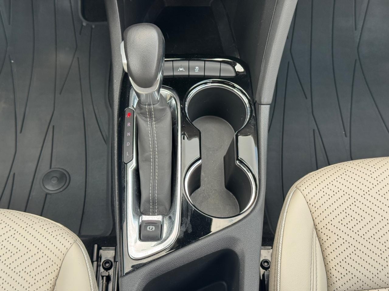 Buick Encore GX Vehicle Full-screen Gallery Image 16