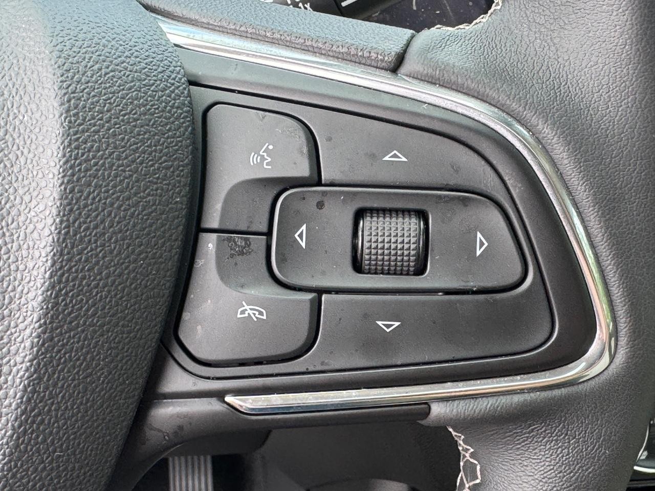 Buick Encore GX Vehicle Full-screen Gallery Image 22
