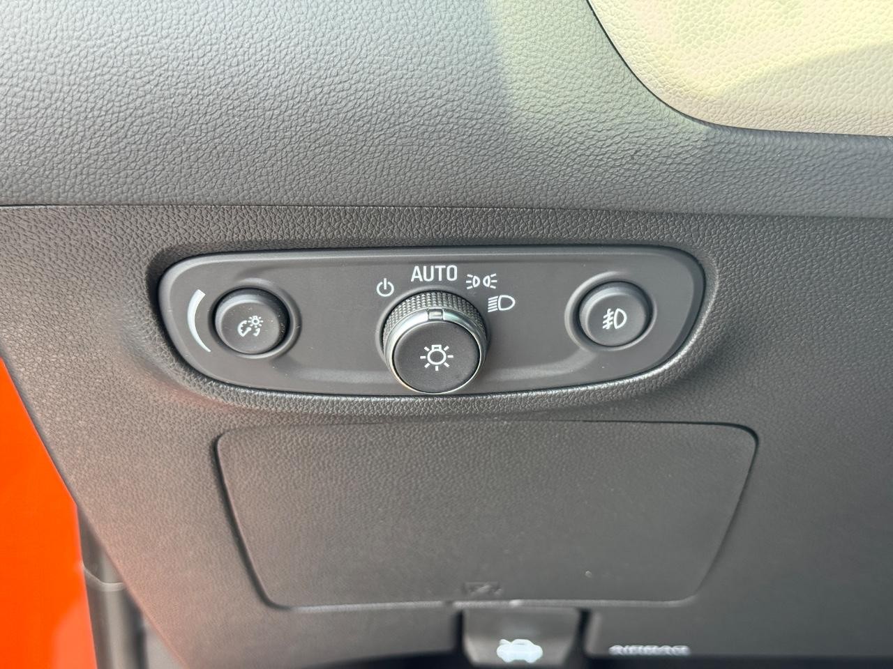 Buick Encore GX Vehicle Full-screen Gallery Image 23