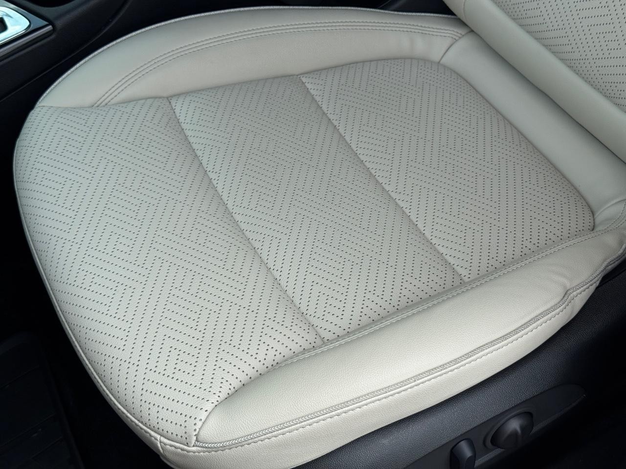 Buick Encore GX Vehicle Full-screen Gallery Image 26