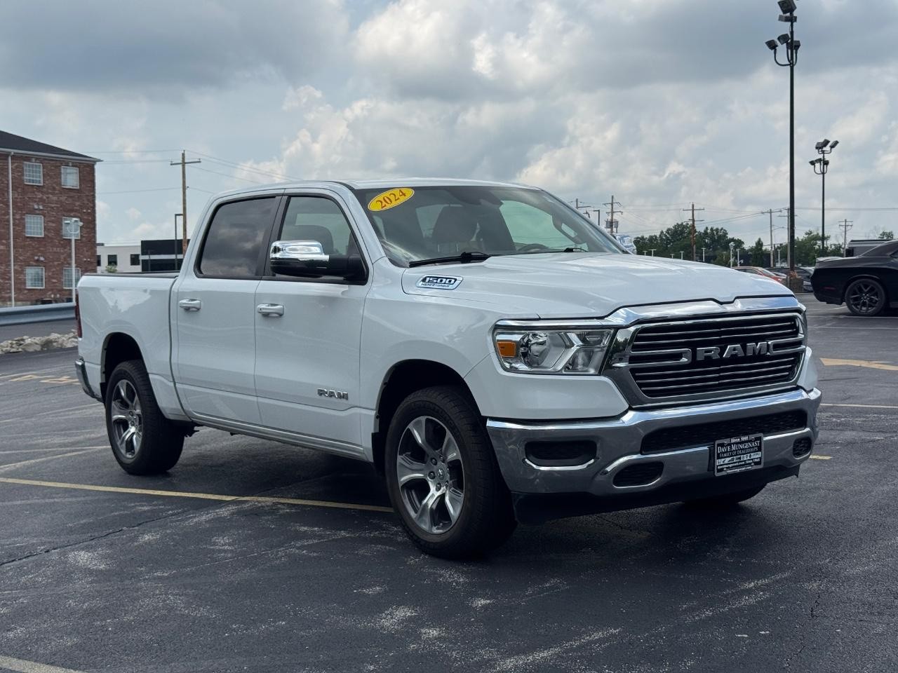 Ram 1500 Vehicle Full-screen Gallery Image 02