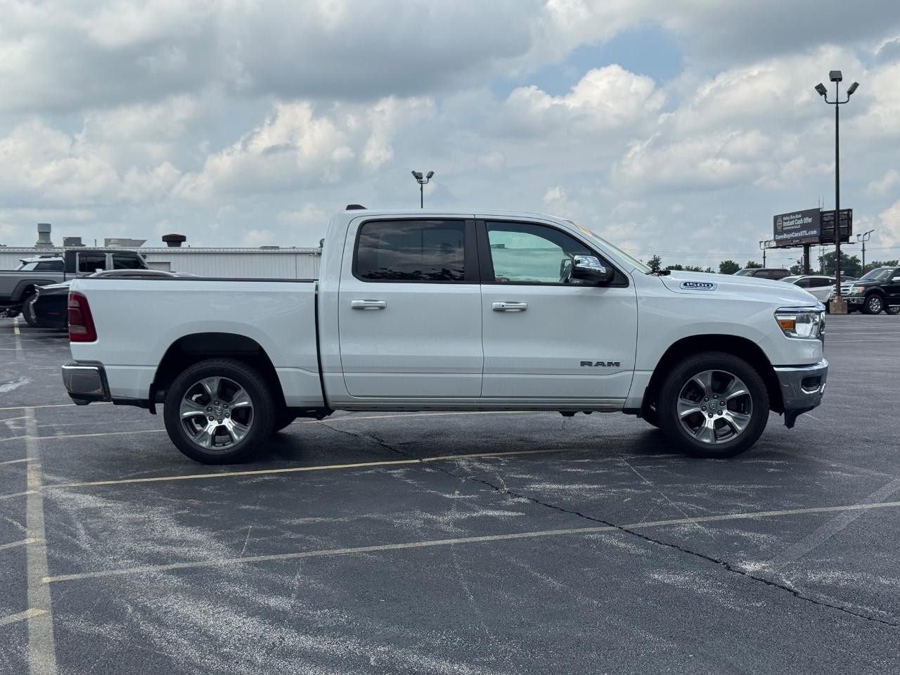 Ram 1500 Vehicle Full-screen Gallery Image 03