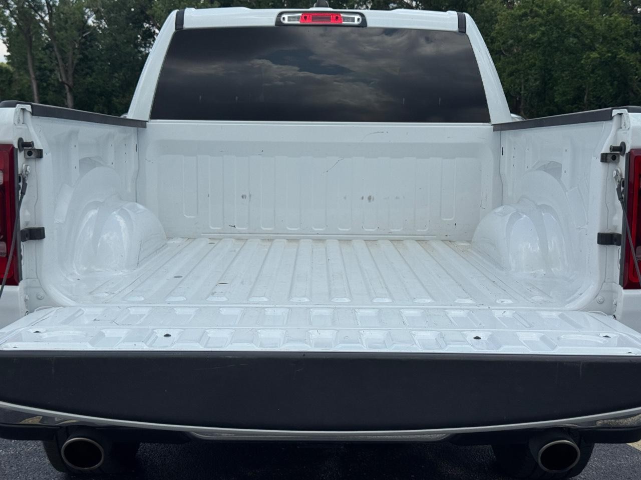 Ram 1500 Vehicle Full-screen Gallery Image 05