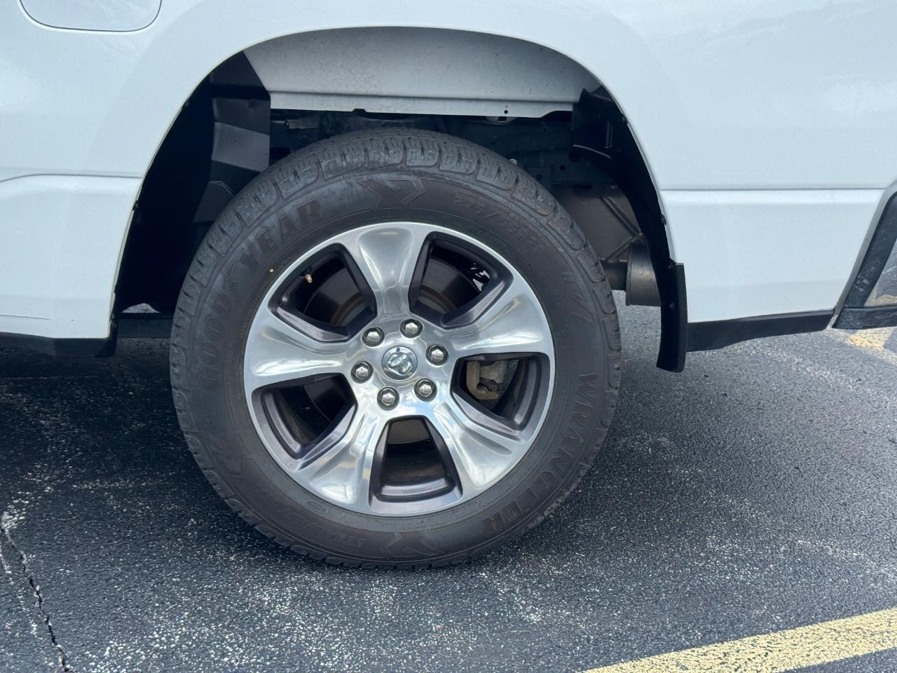 Ram 1500 Vehicle Full-screen Gallery Image 08