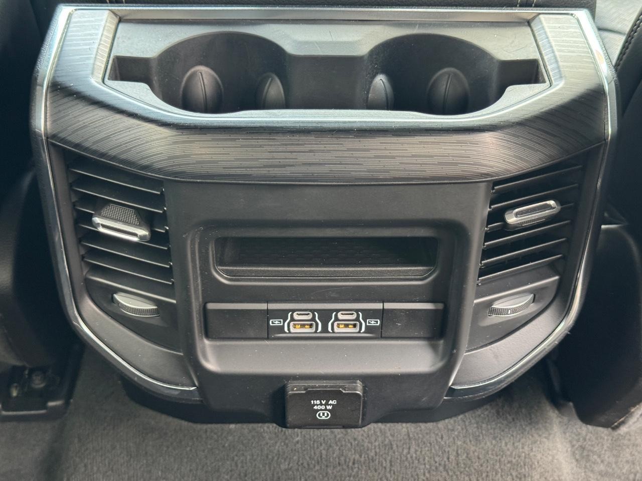 Ram 1500 Vehicle Full-screen Gallery Image 17