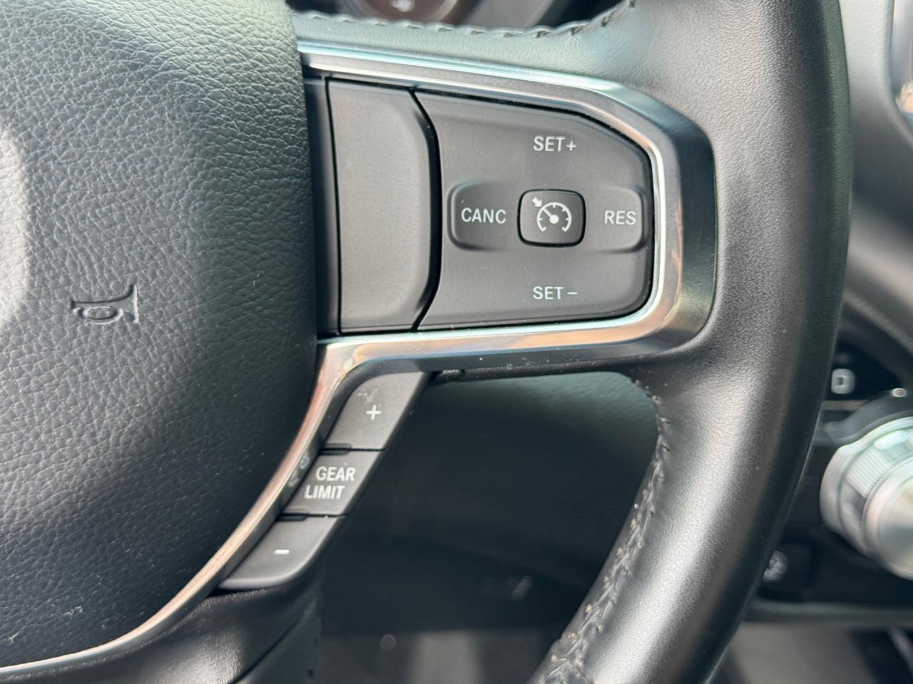 Ram 1500 Vehicle Full-screen Gallery Image 22