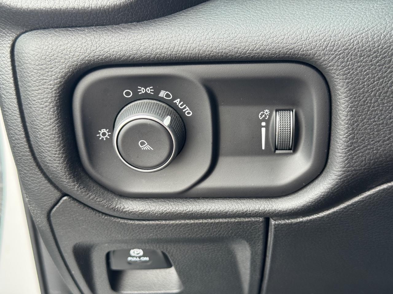 Ram 1500 Vehicle Full-screen Gallery Image 23