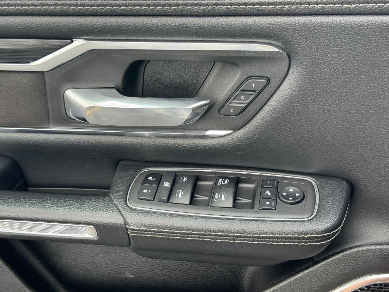 Ram 1500 Vehicle Full-screen Gallery Image 26