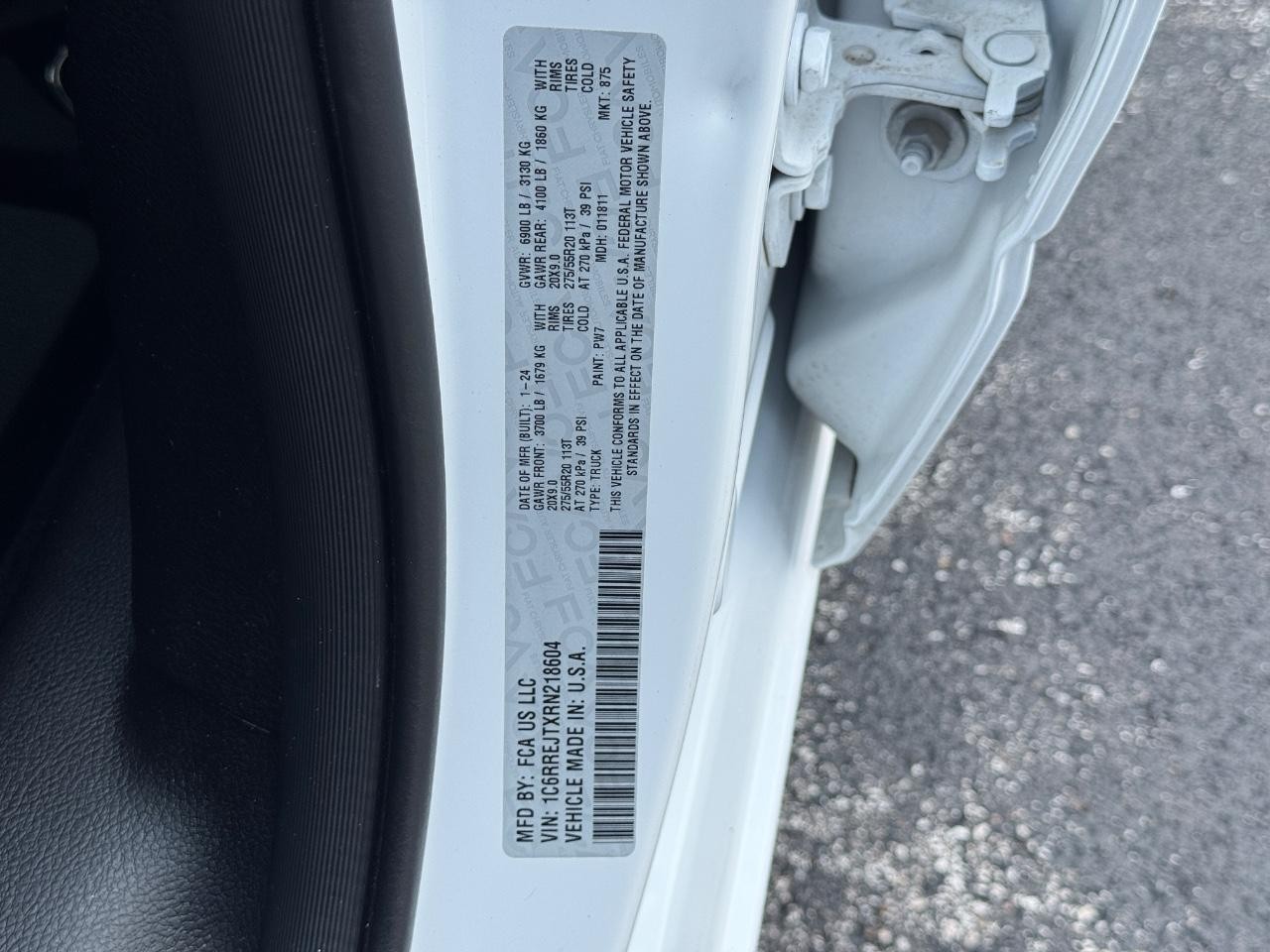 Ram 1500 Vehicle Full-screen Gallery Image 28
