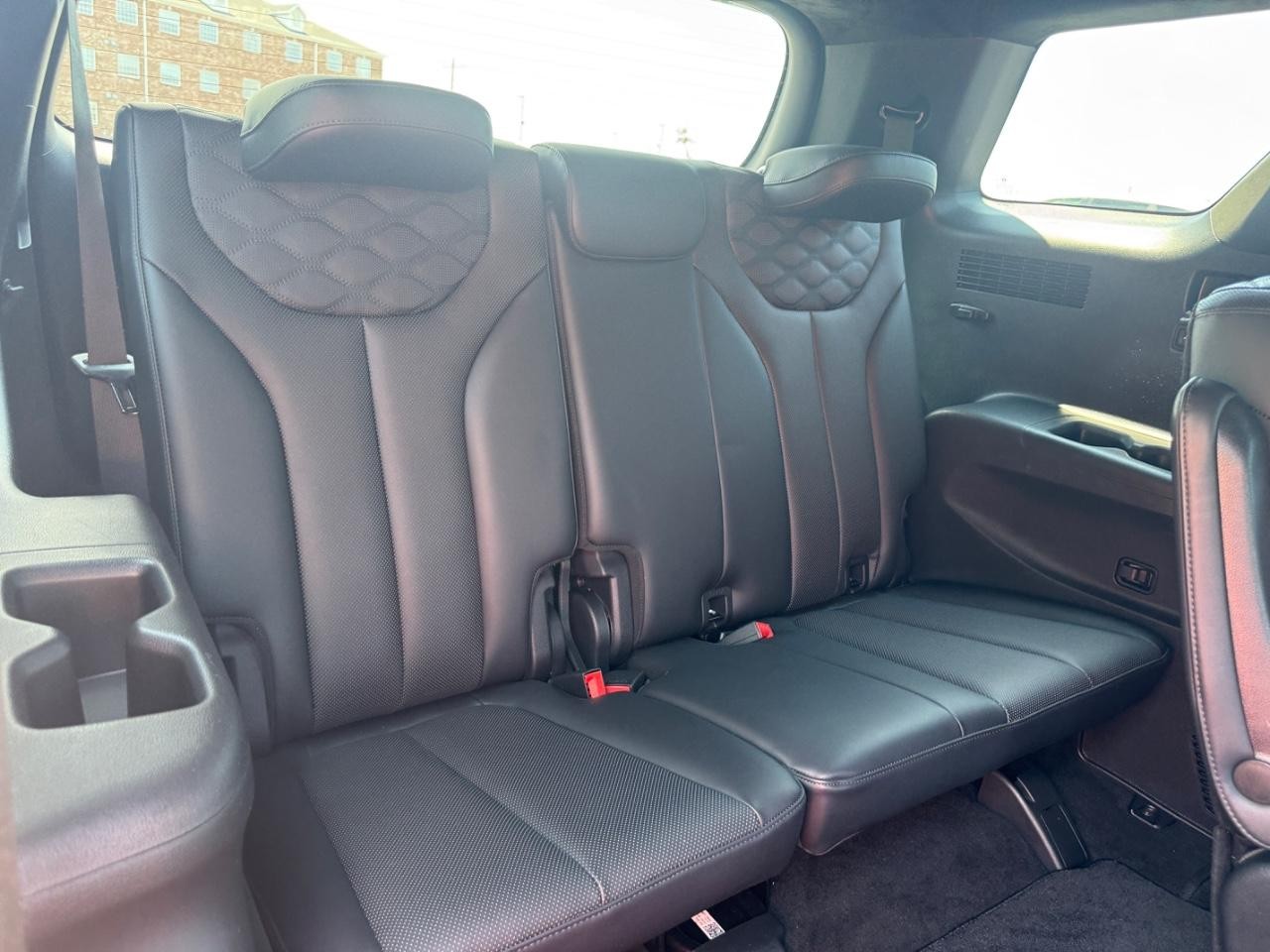 Hyundai Palisade Vehicle Full-screen Gallery Image 12