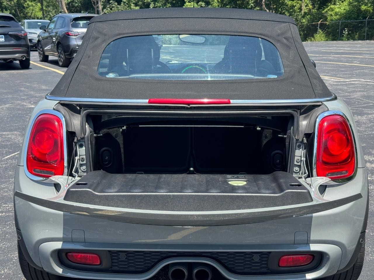 MINI Convertible Vehicle Full-screen Gallery Image 05