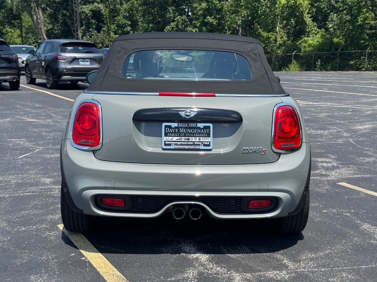 MINI Convertible Vehicle Full-screen Gallery Image 06