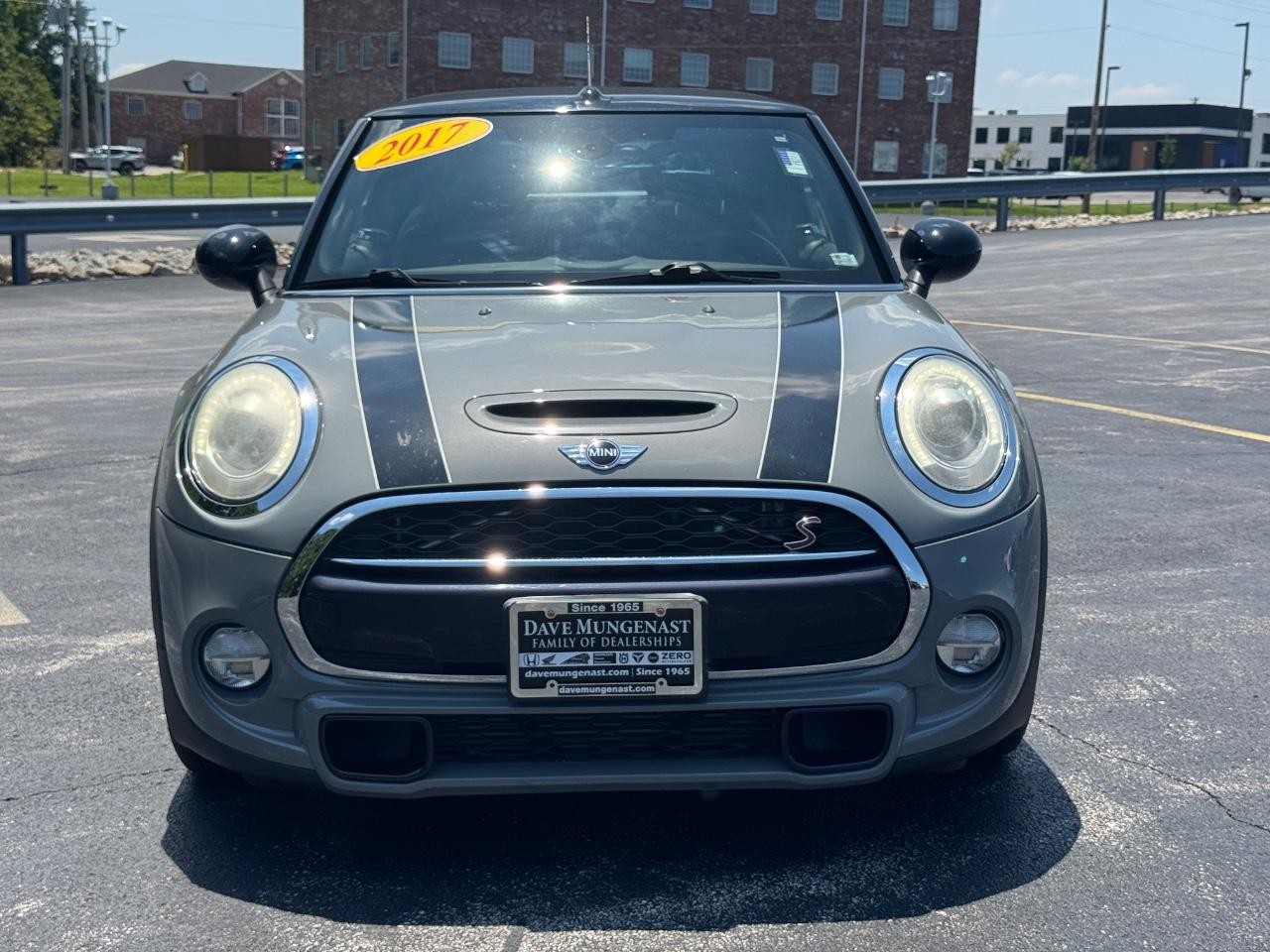 MINI Convertible Vehicle Full-screen Gallery Image 10
