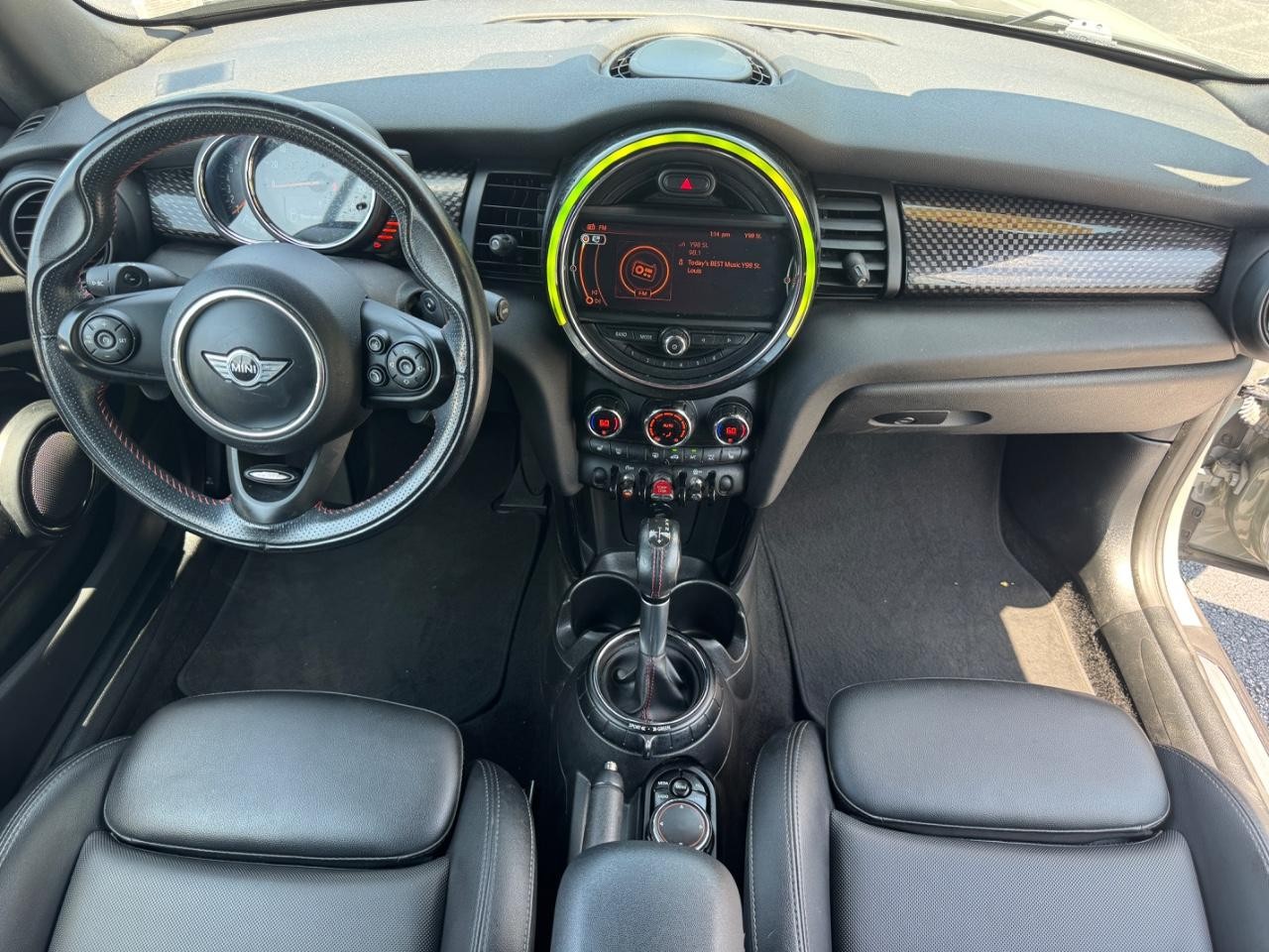 MINI Convertible Vehicle Full-screen Gallery Image 12