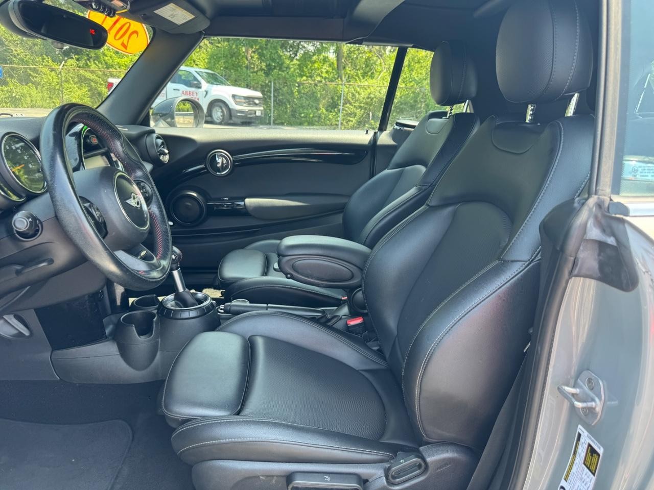 MINI Convertible Vehicle Full-screen Gallery Image 18