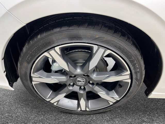 Honda Civic Hatchback Hybrid Vehicle Full-screen Gallery Image 12