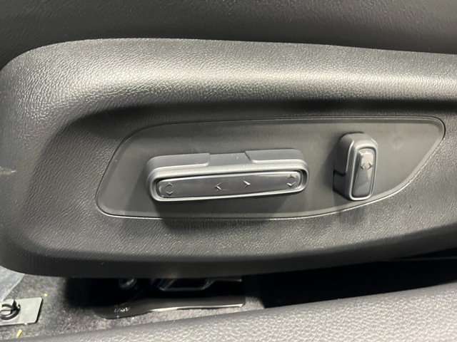 Honda Civic Hatchback Hybrid Vehicle Full-screen Gallery Image 16