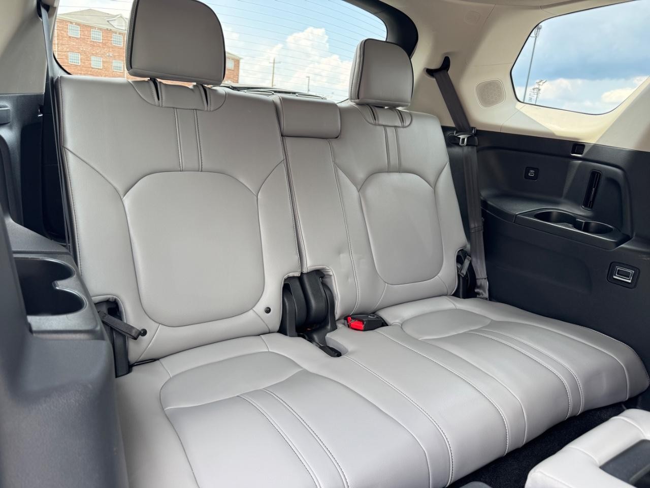 Honda Pilot Vehicle Full-screen Gallery Image 12
