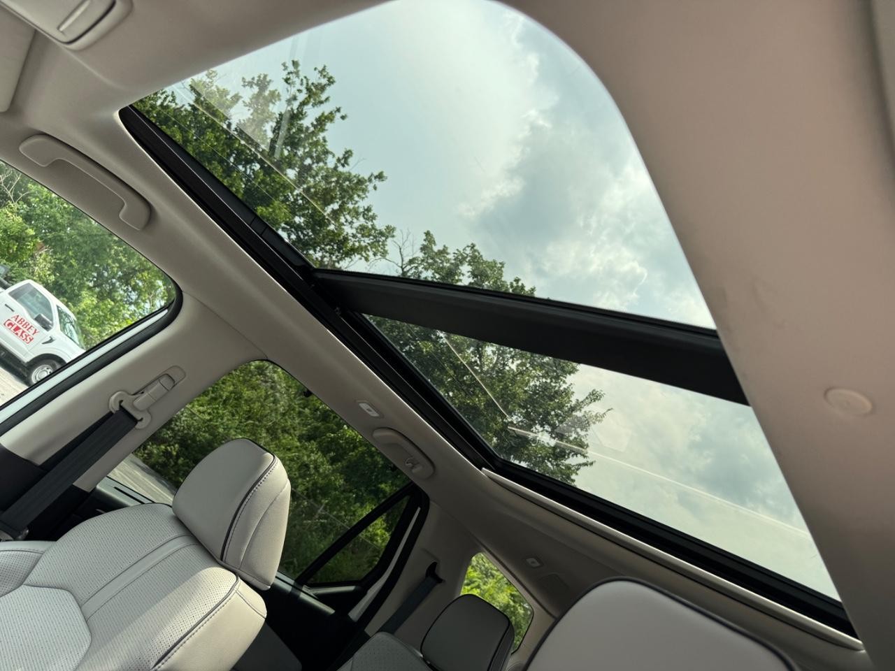 Honda Pilot Vehicle Full-screen Gallery Image 21