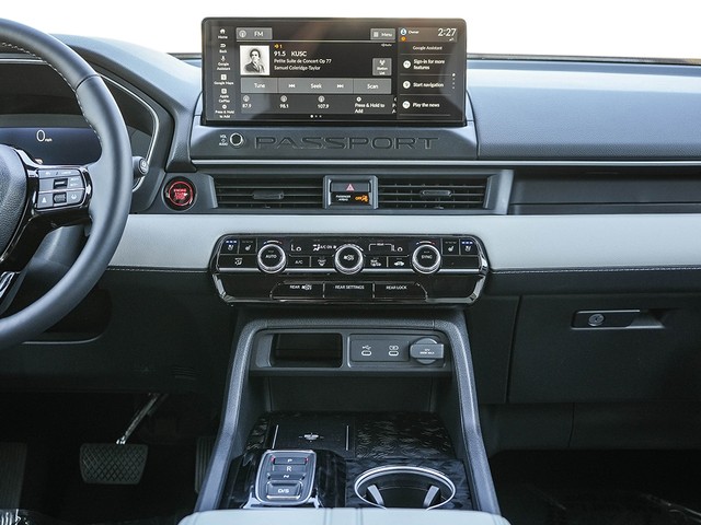 Honda Passport Vehicle Full-screen Gallery Image 17