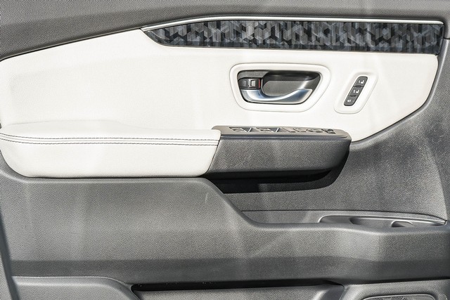 Honda Passport Vehicle Full-screen Gallery Image 22