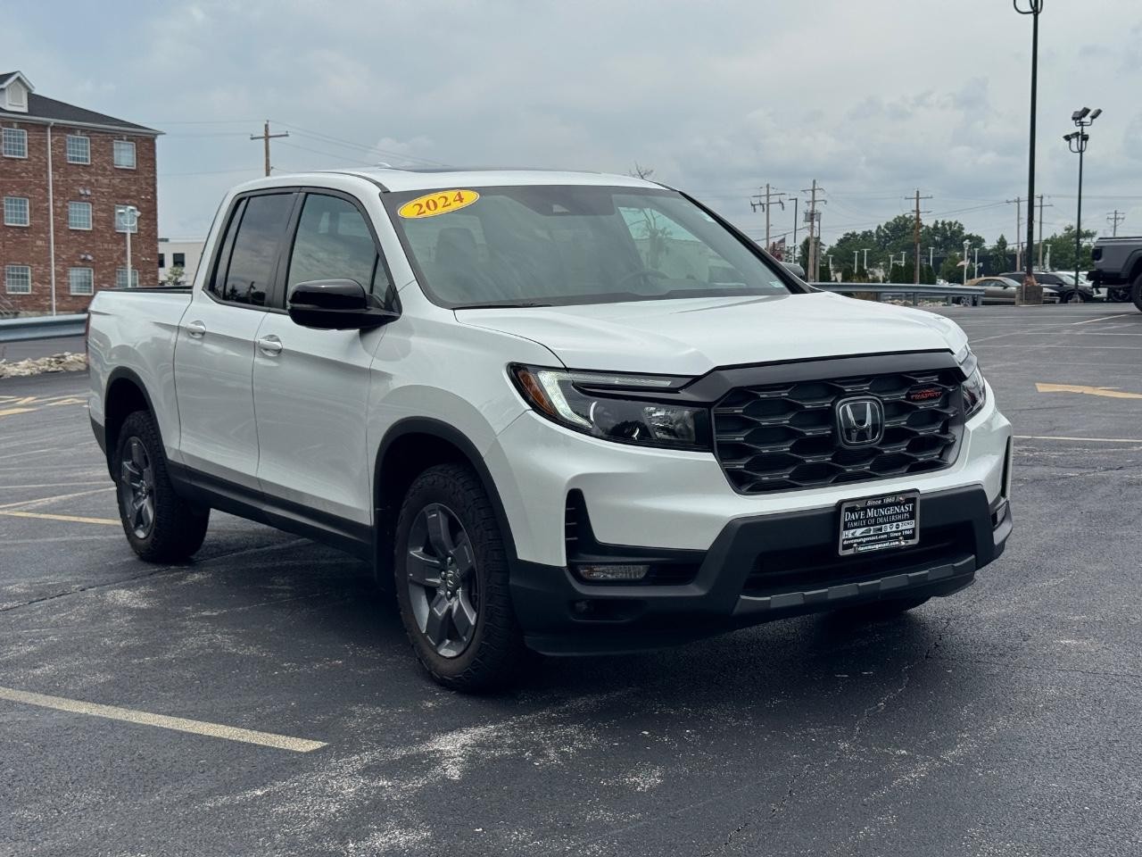 Honda Ridgeline Vehicle Full-screen Gallery Image 02