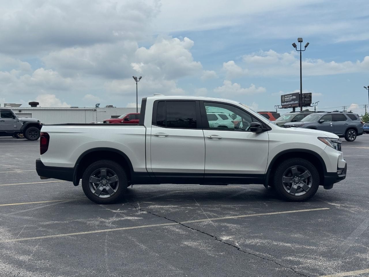 Honda Ridgeline Vehicle Full-screen Gallery Image 03