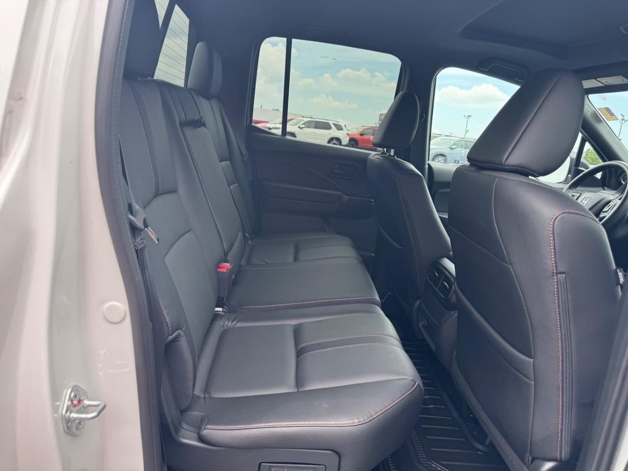 Honda Ridgeline Vehicle Full-screen Gallery Image 11