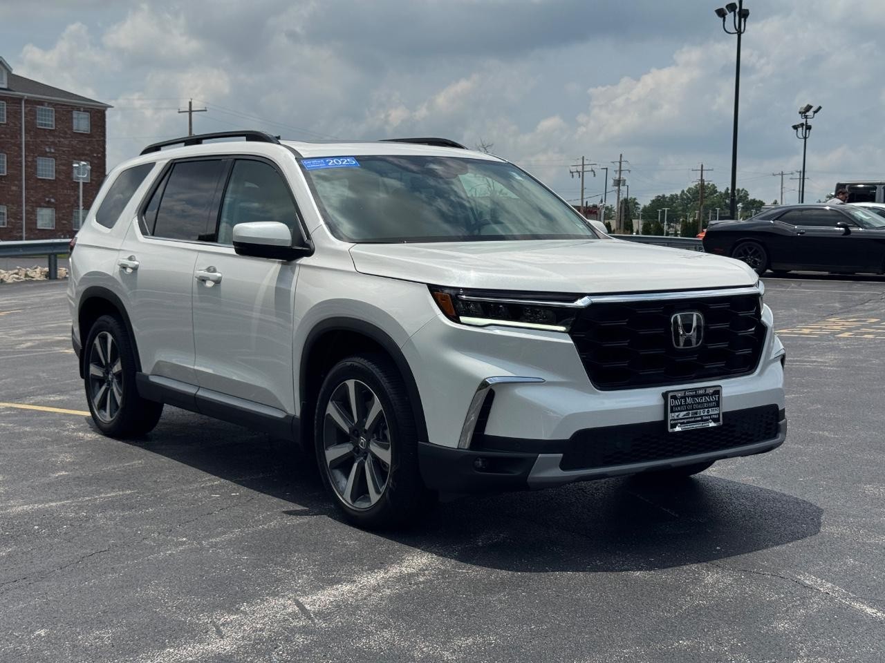 Honda Pilot Vehicle Full-screen Gallery Image 02
