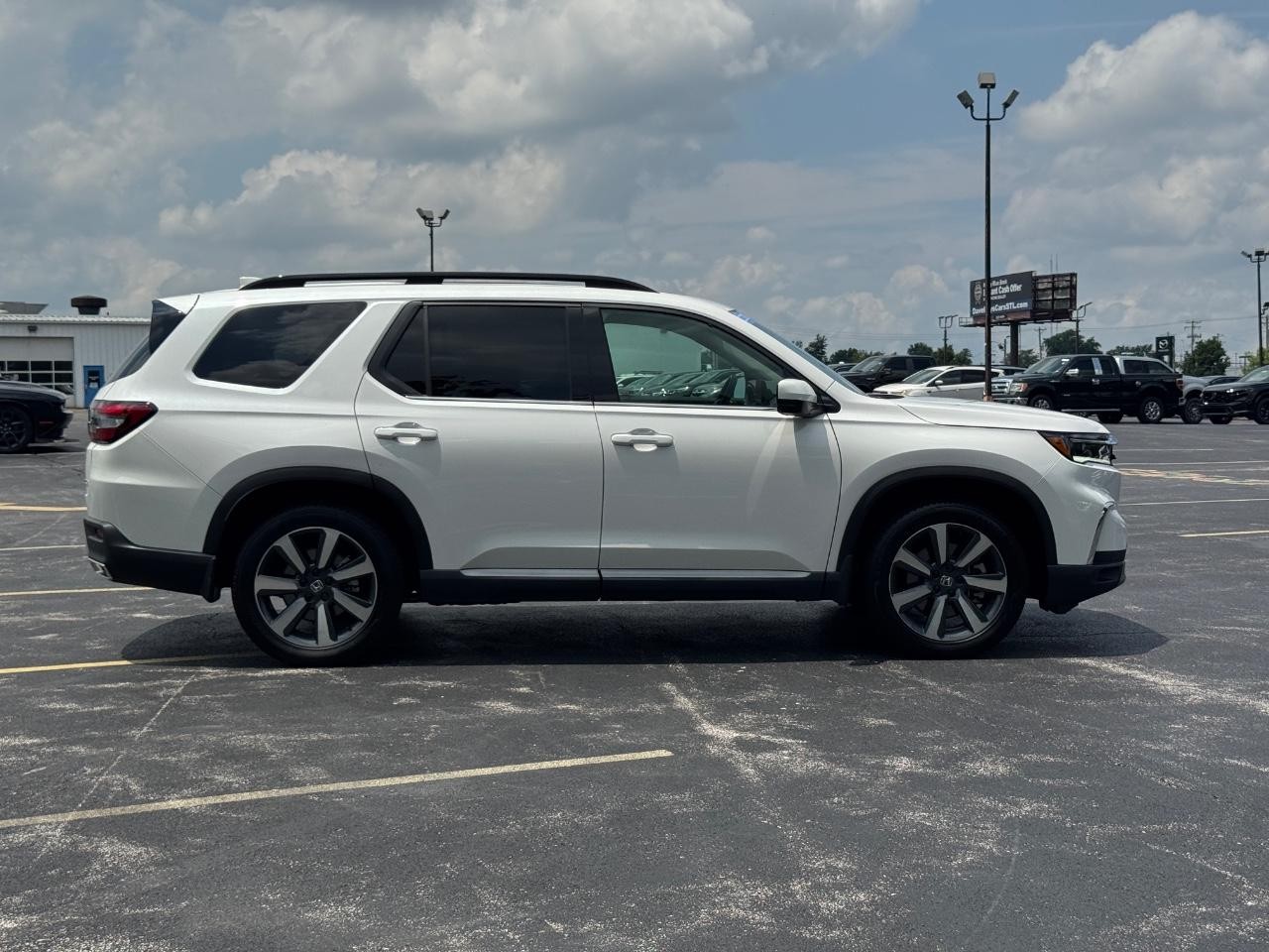 Honda Pilot Vehicle Full-screen Gallery Image 03