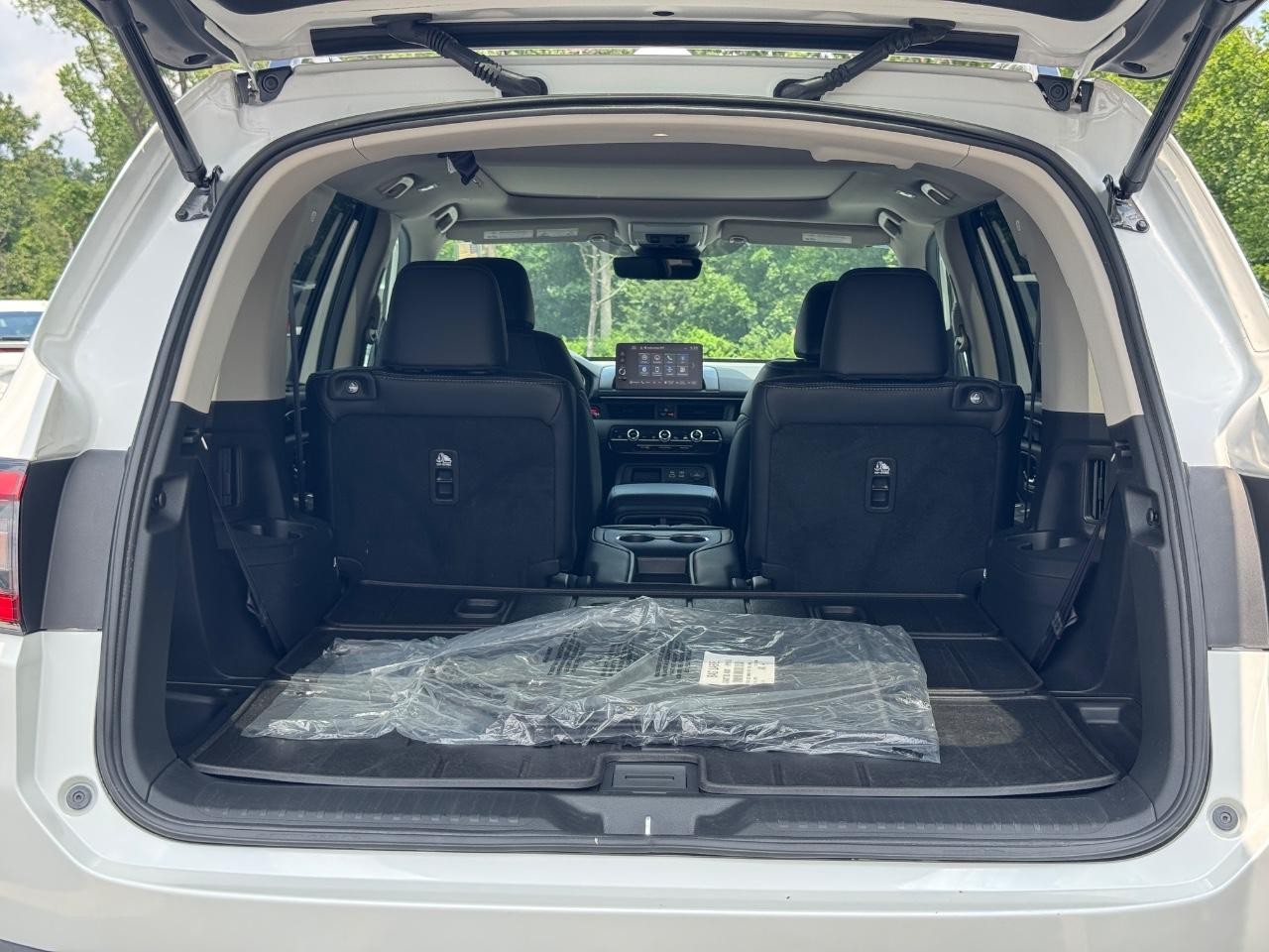 Honda Pilot Vehicle Full-screen Gallery Image 05