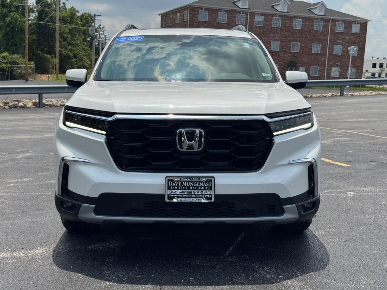Honda Pilot Vehicle Full-screen Gallery Image 10