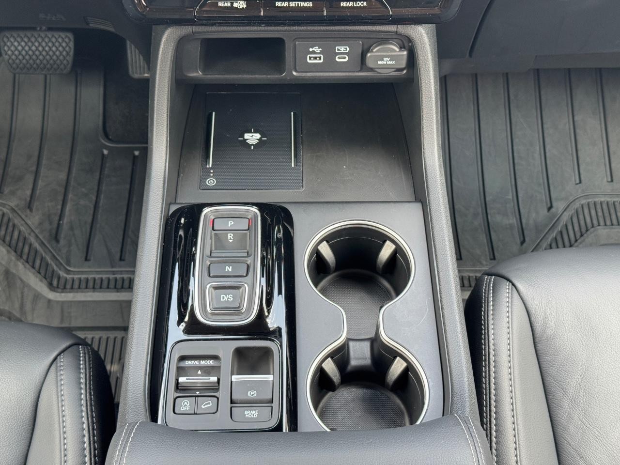 Honda Pilot Vehicle Full-screen Gallery Image 16