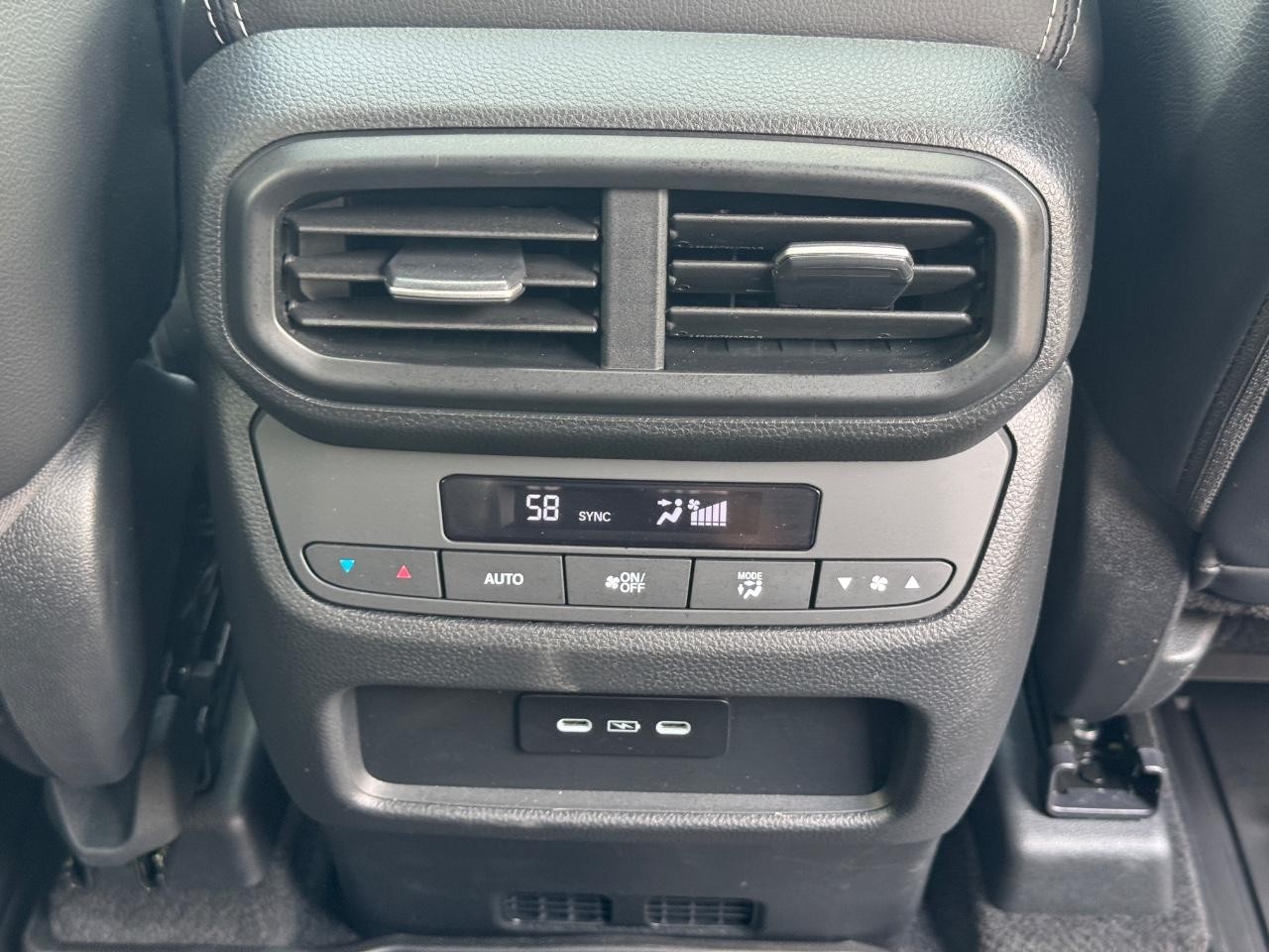 Honda Pilot Vehicle Full-screen Gallery Image 17