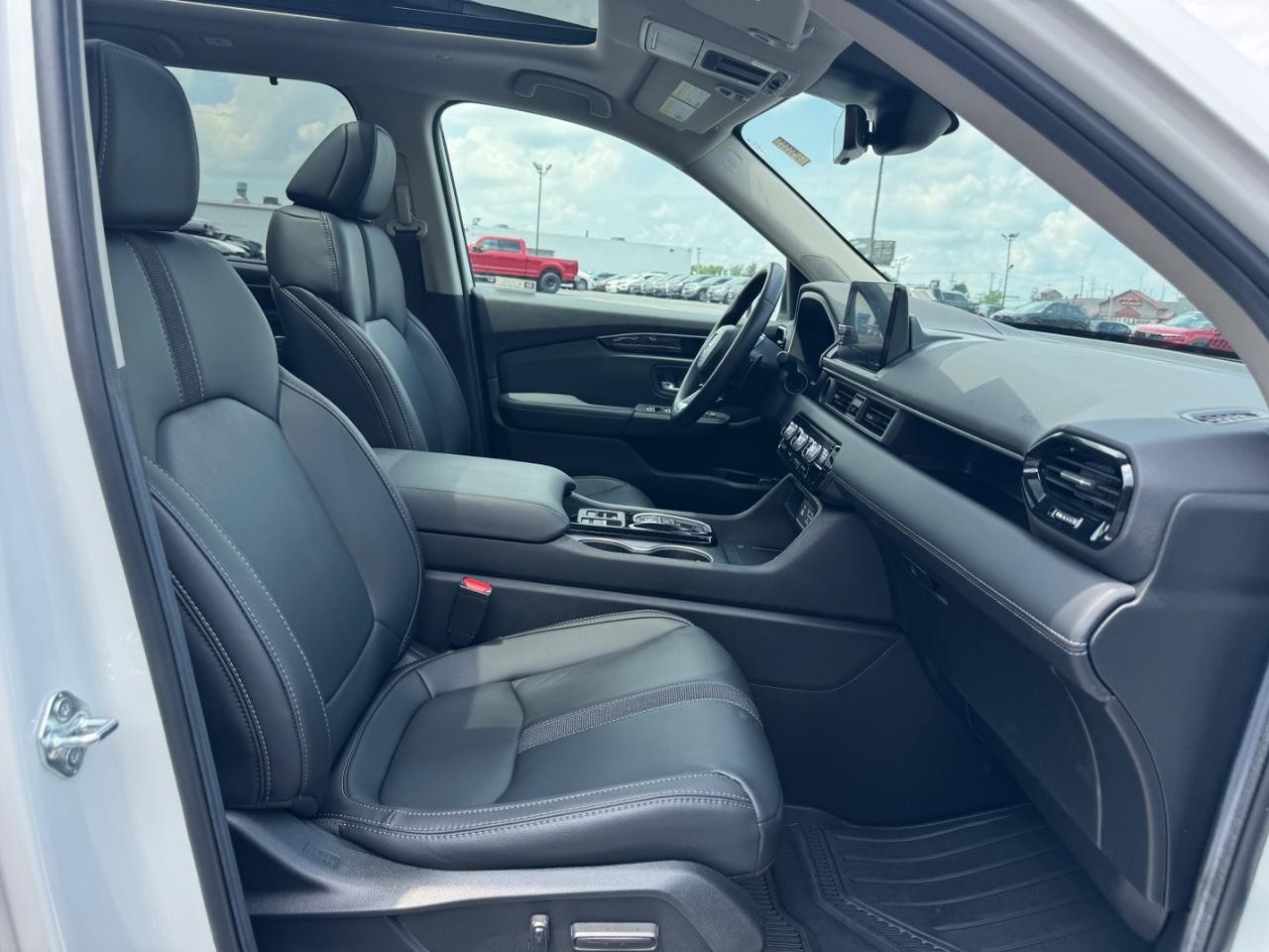 Honda Pilot Vehicle Full-screen Gallery Image 18
