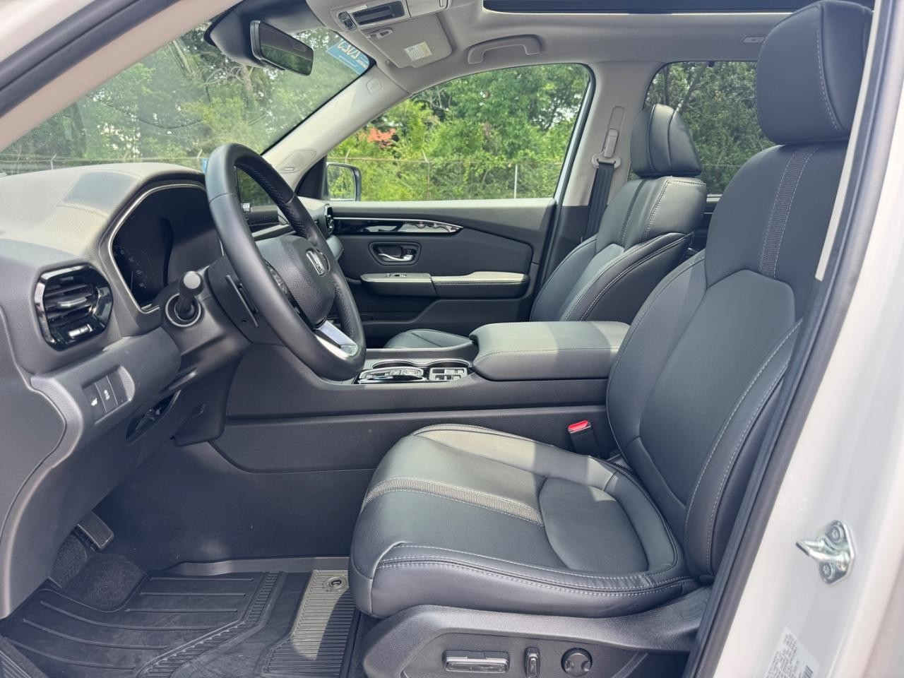 Honda Pilot Vehicle Full-screen Gallery Image 19