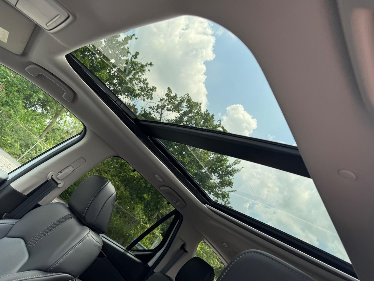 Honda Pilot Vehicle Full-screen Gallery Image 20