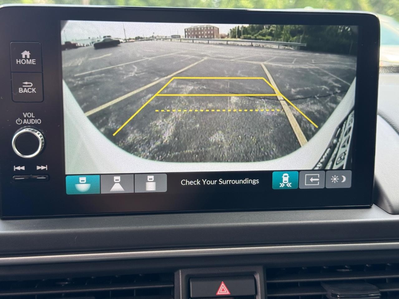 Honda Pilot Vehicle Full-screen Gallery Image 25