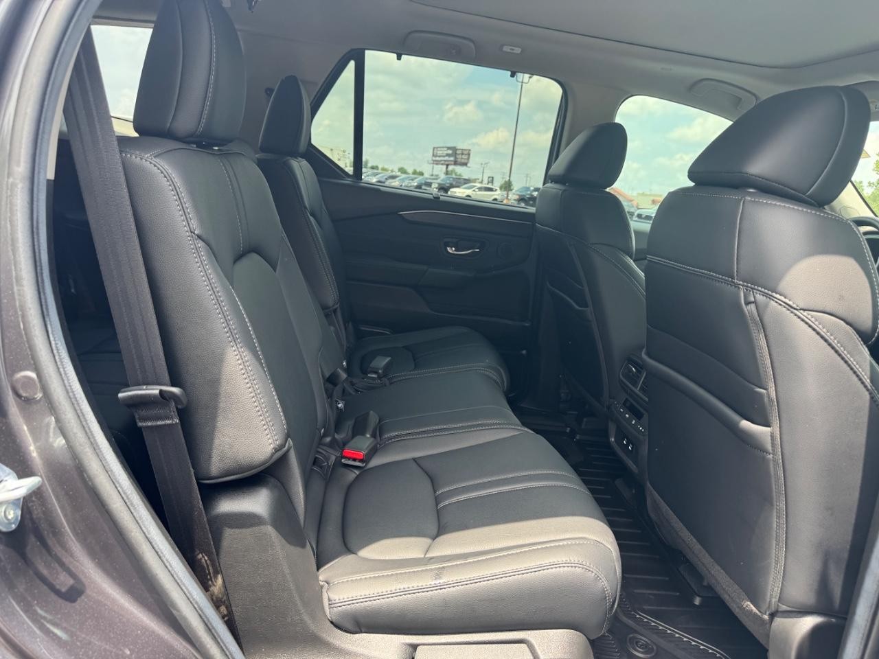 Honda Pilot Vehicle Full-screen Gallery Image 11