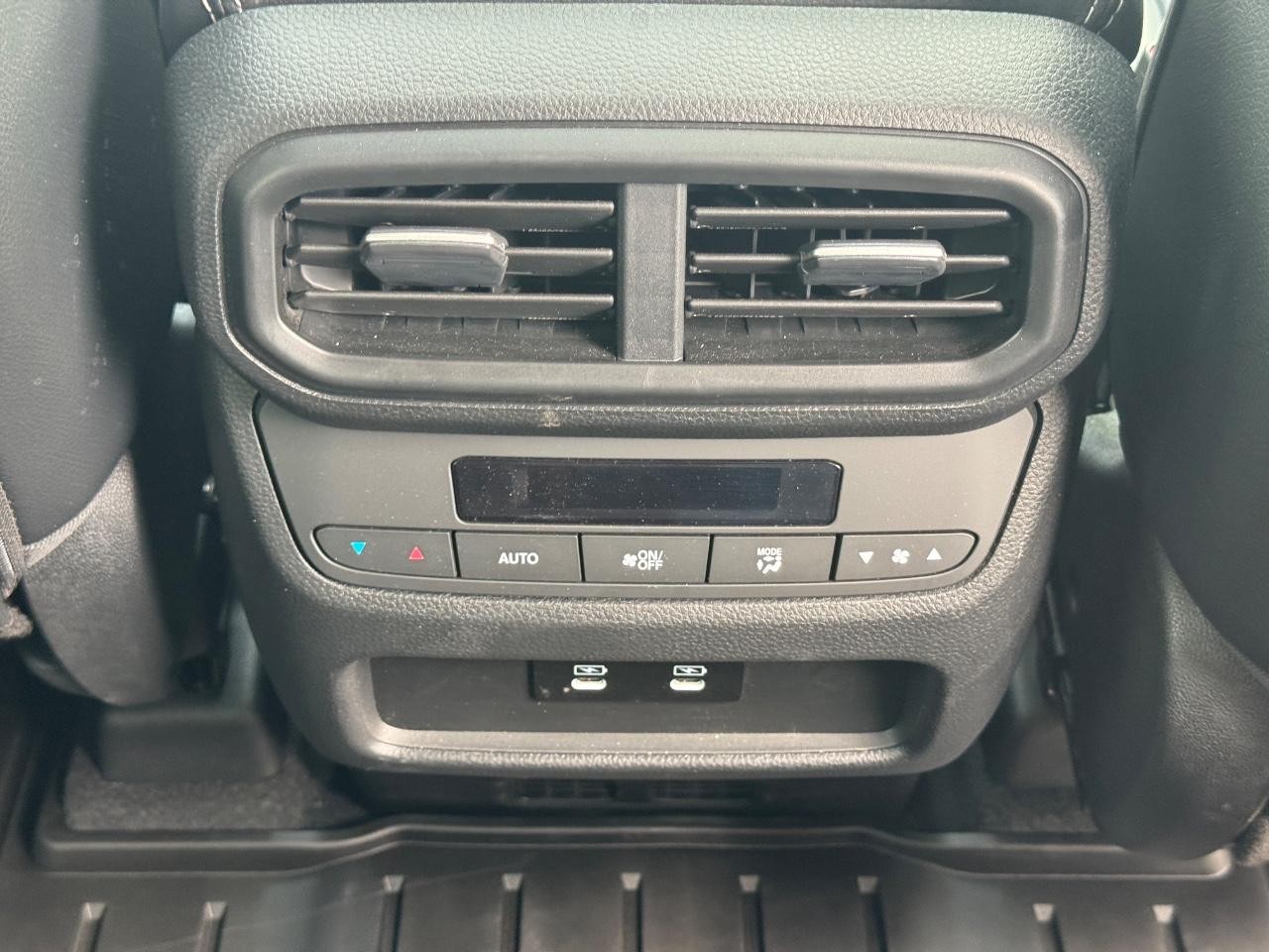 Honda Pilot Vehicle Full-screen Gallery Image 19