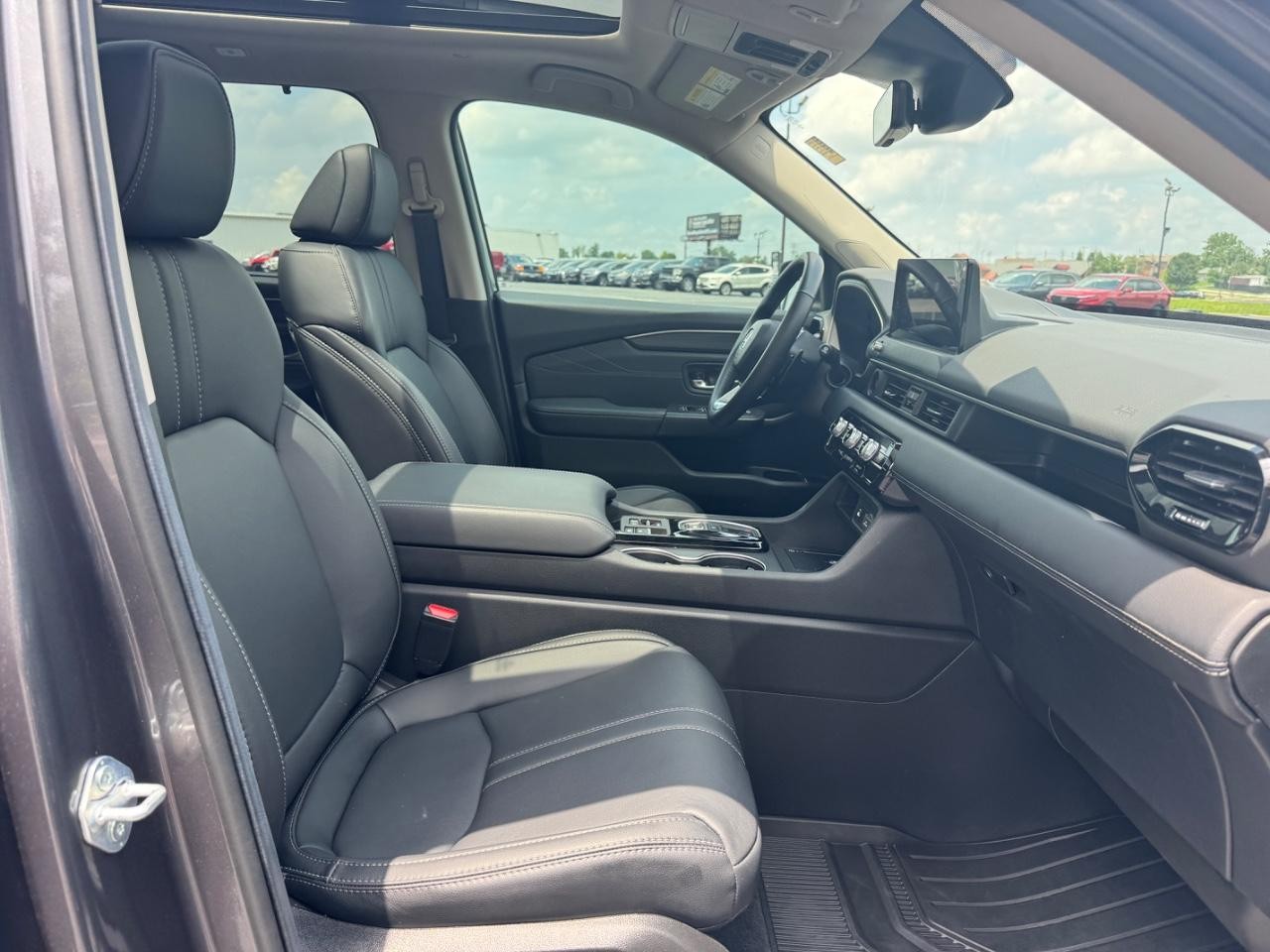 Honda Pilot Vehicle Full-screen Gallery Image 20