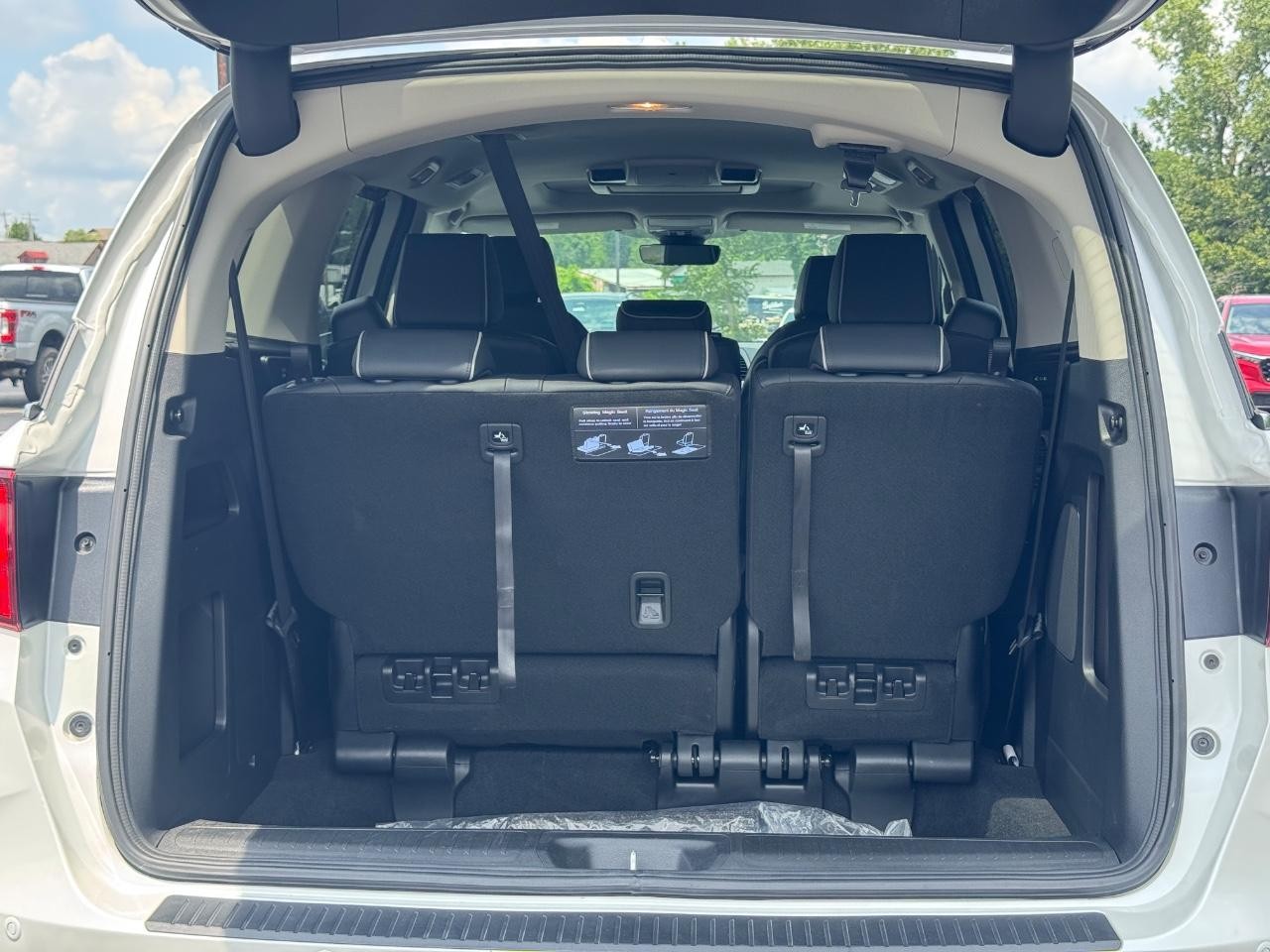 Honda Odyssey Vehicle Full-screen Gallery Image 05