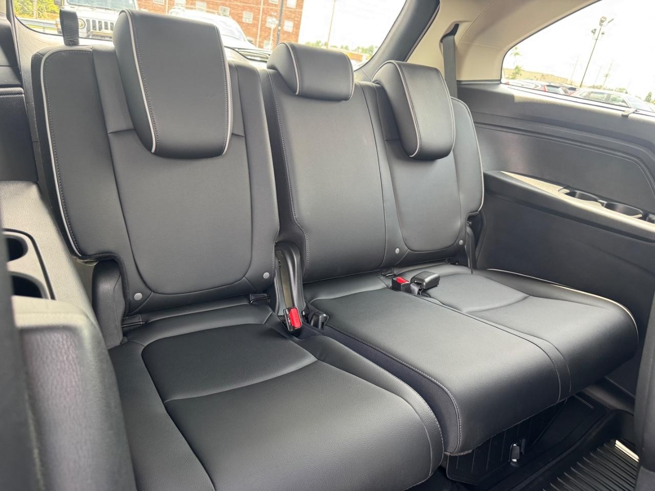Honda Odyssey Vehicle Full-screen Gallery Image 12