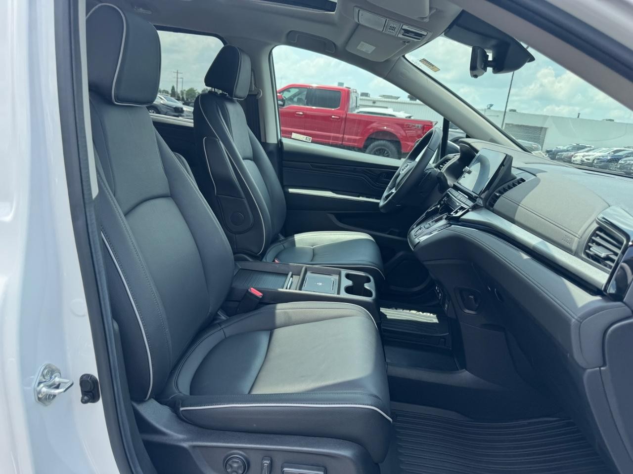 Honda Odyssey Vehicle Full-screen Gallery Image 19