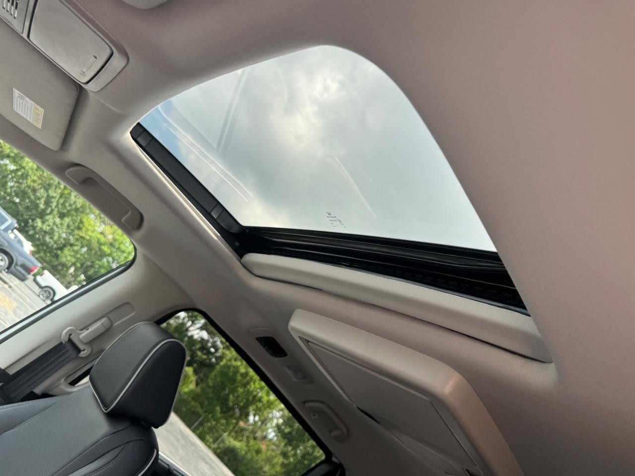 Honda Odyssey Vehicle Full-screen Gallery Image 21